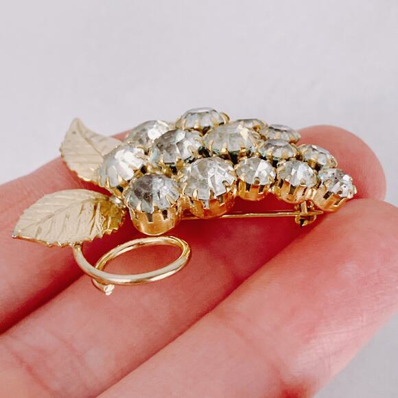 Vintage Mid Century Grape Cluster Brooch Prong Set Clear Rhinestone Grapes Pin - Picture 6 of 9